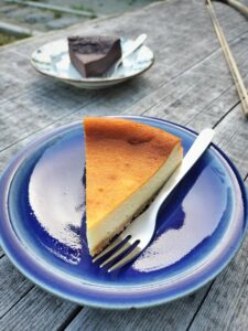 チーズケーキとチョコレートケーキ